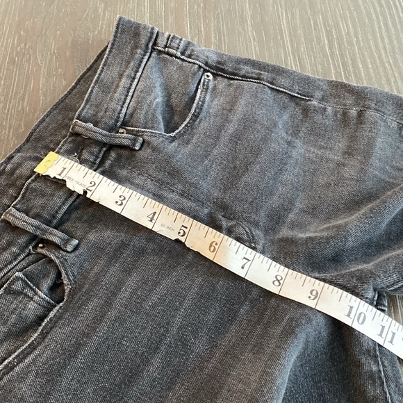 BDG ladies crop twig, high-rise jeans in size 26. - Picture 7 of 10